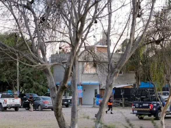 В Мексике неизвестные открыли стрельбу в общественном бассейне: семь человек погибли