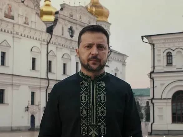 Президент України привітав зі святом Великодня