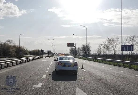 Поліція Київщини розслідує смертельну ДТП за участю трьох вантажівок