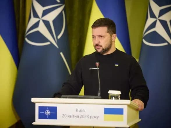 Зеленський про "Рамштайн-11": деякі рішення щодо зброї потрібно "пушить"