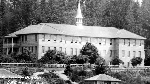 Корінні індіанці Канади виявили 40 нових дитячих безіменних могил