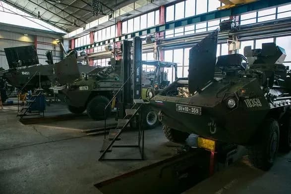 Словенія секретно передала Україні 20 БТР Valuk – ЗМІ