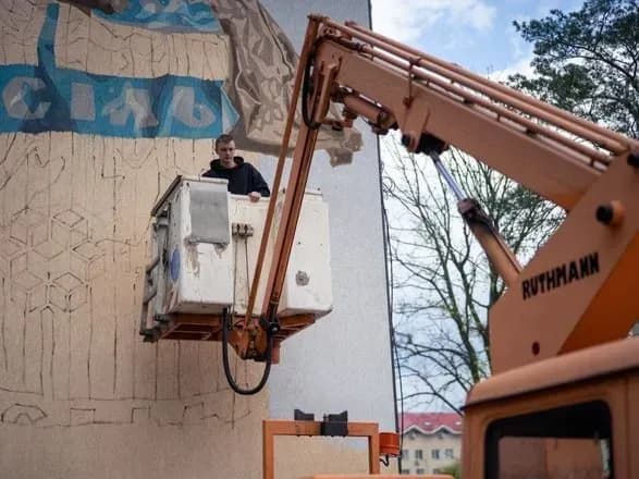 В Ірпіні створюють мурал "Артемсіль"