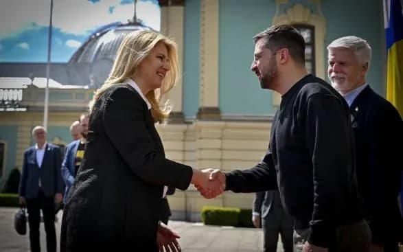 Зеленський обговорив з президентами Чехії та Словаччини, як зупинити рф та повідомив про ситуацію на полі бою