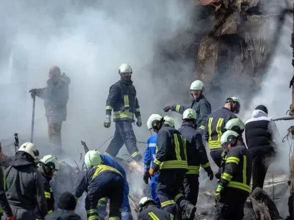 Зеленський: в Умані 13 жертв, доля батьків загиблих дітей невідома