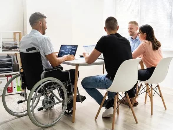 В Україні схвалили план щодо безбар'єрного простору: передбачає роботу протезистів і підтримане проживання