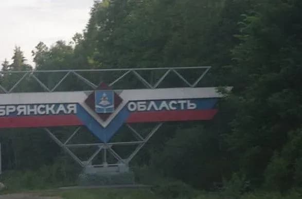 В брянской области пожар и обрушение дома: губернатор заявил об обстреле поселка