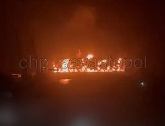 В Севастополе произошло возгорание резервуара с топливом после возможного удара беспилотника