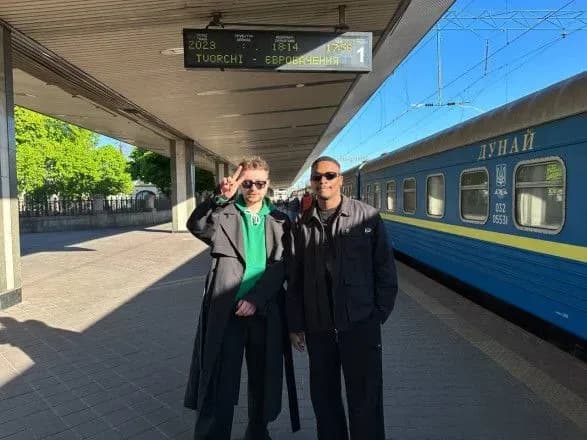 Евровидение-2023: TVORCHI поездом отправились в путь в Ливерпуль