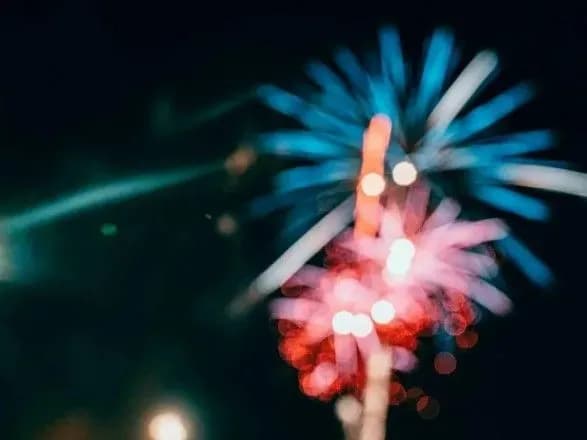 Зеленський підписав закон про заборону салютів і феєрверків