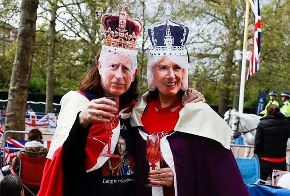 Коронація Чарльза ІІІ: у скільки обійдеться церемонія, хто представлятиме Україну та чи будуть британці її дивитися