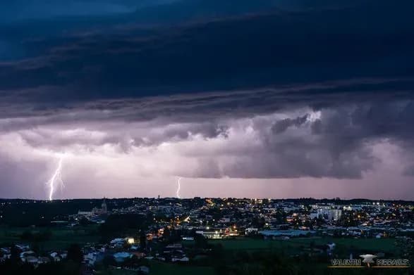 За останню добу у Франції зафіксовано понад 25 000 ударів блискавки