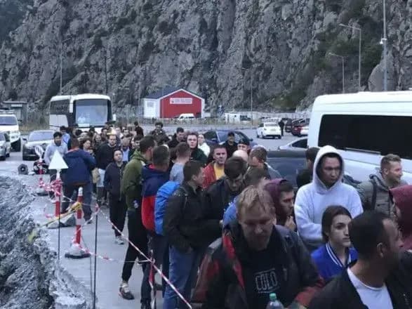 Британская разведка узнала сколько россиян сбежало за границу в 2022 году