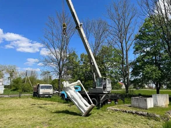 На Львівщині декомунізували ще два радянські пам‘ятники