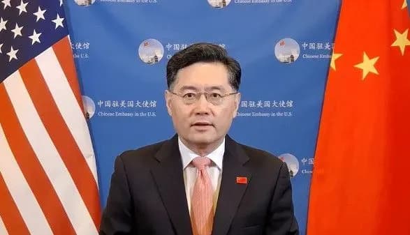 Глава МИД Китая: мы просим Киев и москву прекратить войну
