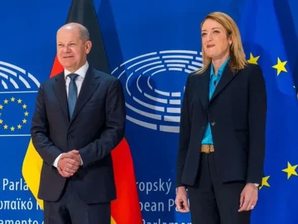 Канцлер Німеччини закликав прискоритися у питанні навколо збройної допомоги для України