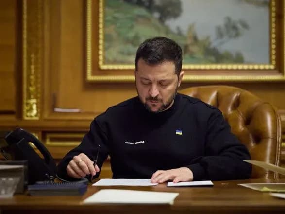 Потребуємо чітких сигналів щодо українського майбутнього з НАТО: Зеленський поговорив із прем'єром Британії