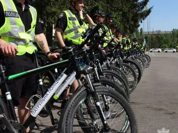 В Киеве возобновили работу велопатруль и кавалерия