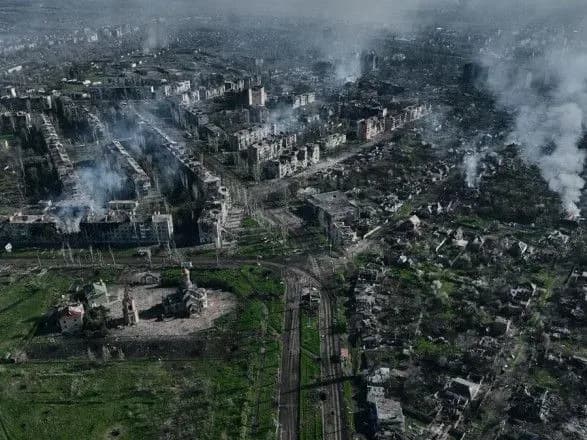 «Бахмут лише у наших серцях»: ЗМІ повідомляють, що Зеленський підтвердив втрату Бахмута українськими військовими