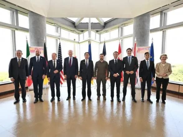 Поки на нашій землі будуть загарбники, ніхто не сяде за стіл переговорів з росією - Зеленський