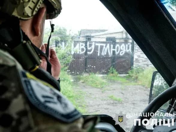 Екіпаж "Білий Янгол" евакуював людей, які вижили після авіаудару по багатоповерхівці в Авдіївці