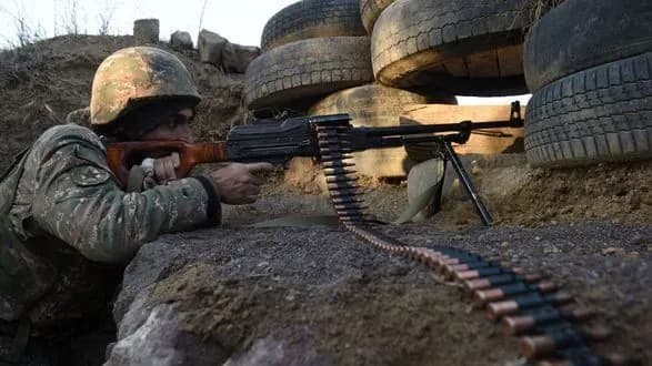 Азербайджан знову звинуватив Вірменію в обстрілі його позицій у західних районах