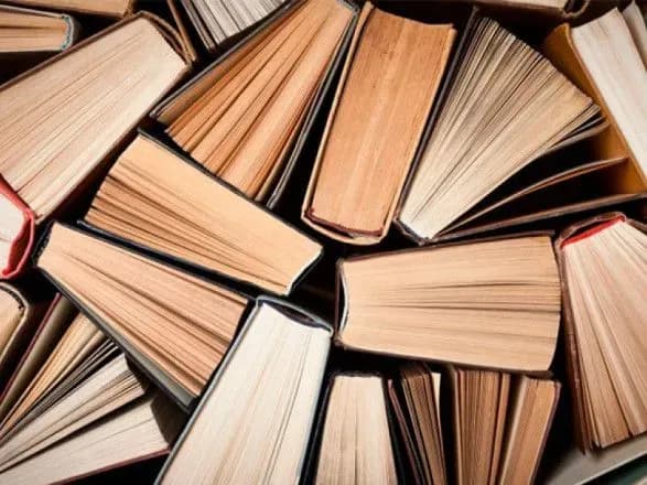 Петиція щодо заборони імпорту книг з рф набрала необхідну кількість голосів: тепер її має розглянути Президент