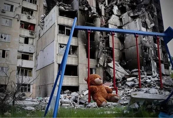 Шмыгаль поручил военным администрациям обязательно эвакуировать детей из интернатов, которые находятся в зоне боевых действий