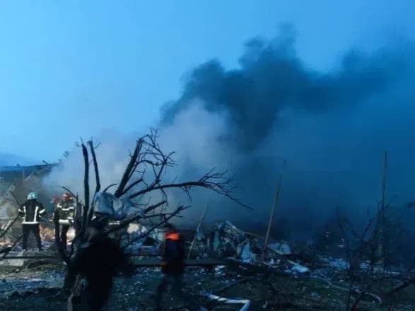 На Днепропетровщине враг попал в двухэтажку: под завалами люди