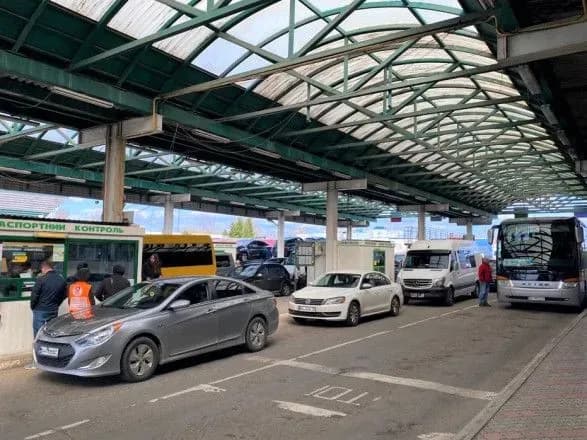 Чоловіки підробляють свідоцтво про смерть дружини, щоб виїхати за кордон, - Демченко