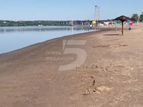 У Запоріжжі вода в Дніпрі відійшла приблизно на 10 метрів - ЗМІ
