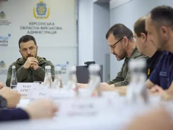Зеленський відвідав Херсонщину: зібрав координаційну нараду через підрив Каховської ГЕС