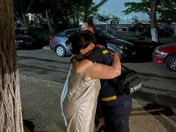 Нічна атака на Одесу: у ДСНС показали наслідки падіння уламків