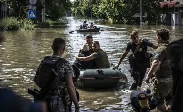 Під час евакуації у Херсоні ворог завдав удару: поранення отримали волонтери