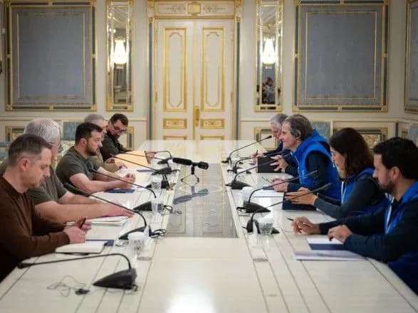 Обговорили кроки для недопущення інцидентів на ЗАЕС: в ОП повідомили деталі розмови Зеленського і Гроссі