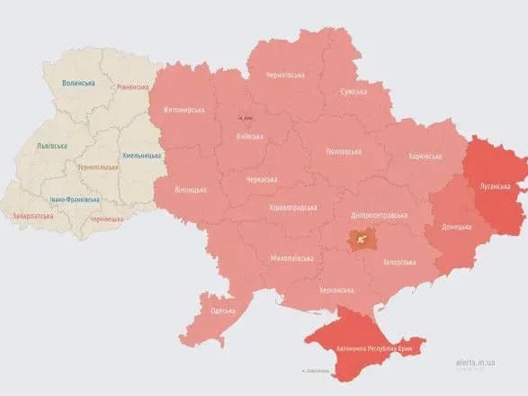 Україною знову шириться масштабна повітряна тривога