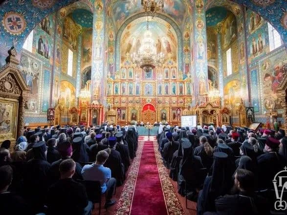 Две трети украинцев выступают за полное прекращение деятельности упц мп - опрос