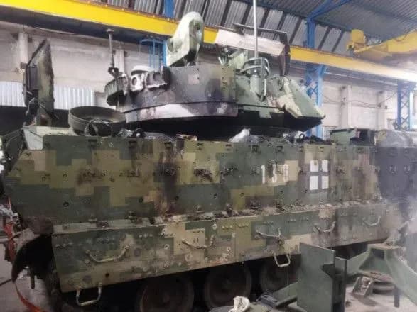 У Міноборони показали український Bradley після прямого влучання "Граду"