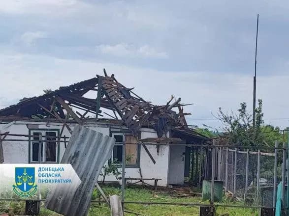 У Костянтинівці на Донеччині внаслідок удару ворога поранено 9-річну дівчинку та жінку
