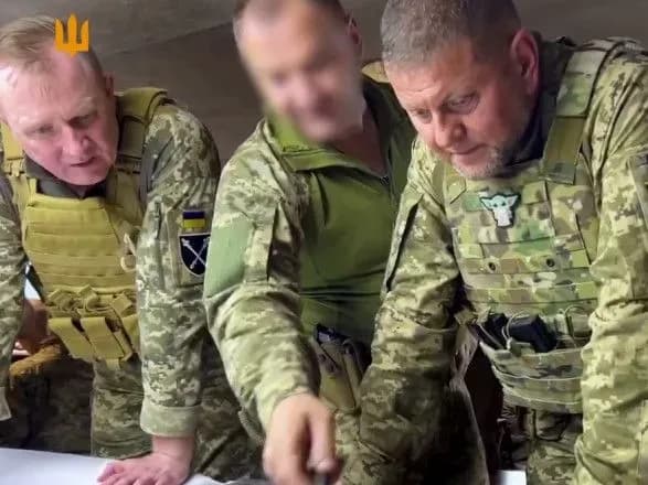 Нехай прибуде з вами сила: на бронежилеті Залужного помітили шеврон з "Бейбі Йодою"