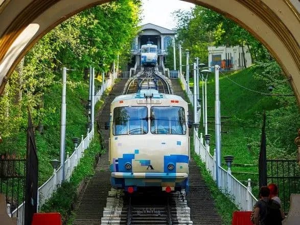 У Києві відновив роботу фунікулер