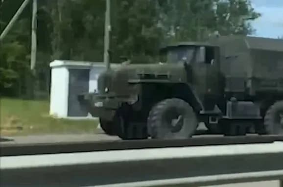 Колони "вагнерівців" повертаються на війну в Україну через Воронезьку область