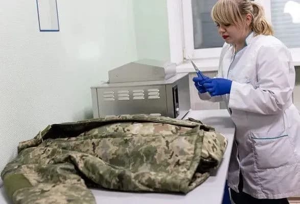 Зимою не тримає тепло, а літом - не дихає: експерти КНДІСЕ виявили браковану військову форму
