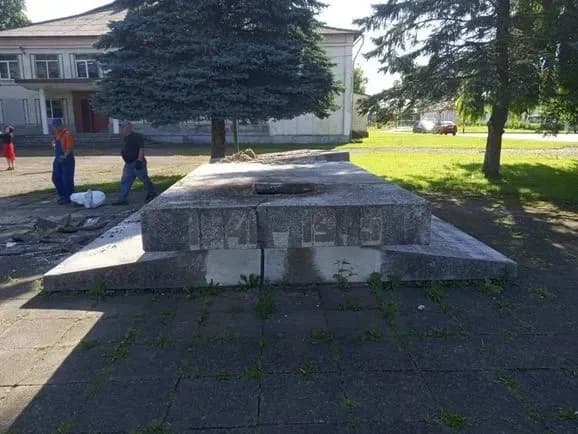 Декомунізація на Львівщині: в липні очікується "справжній памʼятникопад"