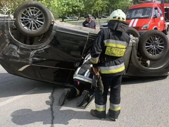 Автомобіль перекинувся: двоє дітей отримали поранення внаслідок ДТП в Дніпрі