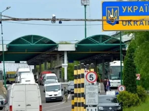 Наразі пасажиропотік на кордоні досить високий порівняно з весною – ДПСУ