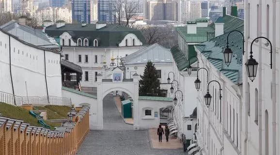 Відсьогодні доступ відвідувачів до Нижньої лаври обмежений