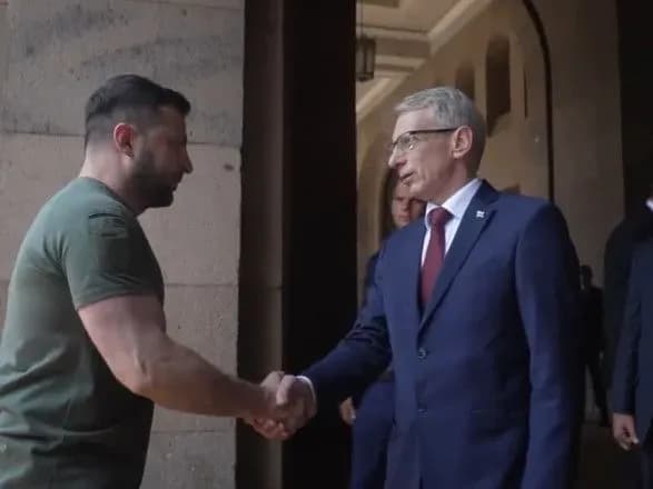 Говорили про безпеку в Європі та оборонну співпрацю: Зеленський зустрівся з прем’єр-міністром Болгарії