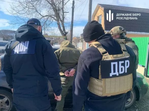 Засудили посадовця, який вимагав з дружини загиблого бійця 150 тисяч гривень