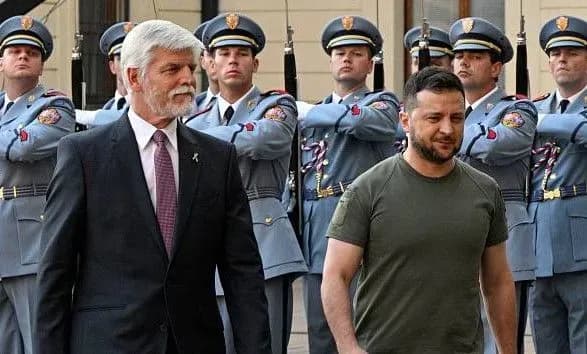 Зеленський прилетів в Чехію та зустрівся з президентом Петром Павлом